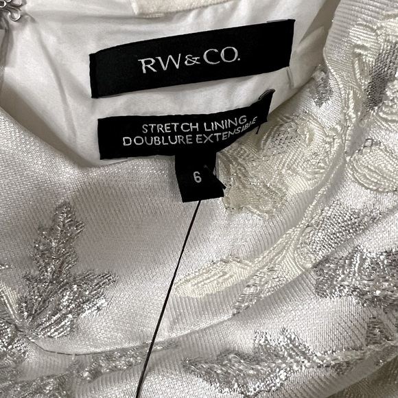 NWT RW&CO dress. Size 6 - Picture 5 of 11